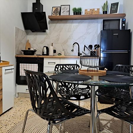 Stylish City Center Apartment Серес Екстериор снимка