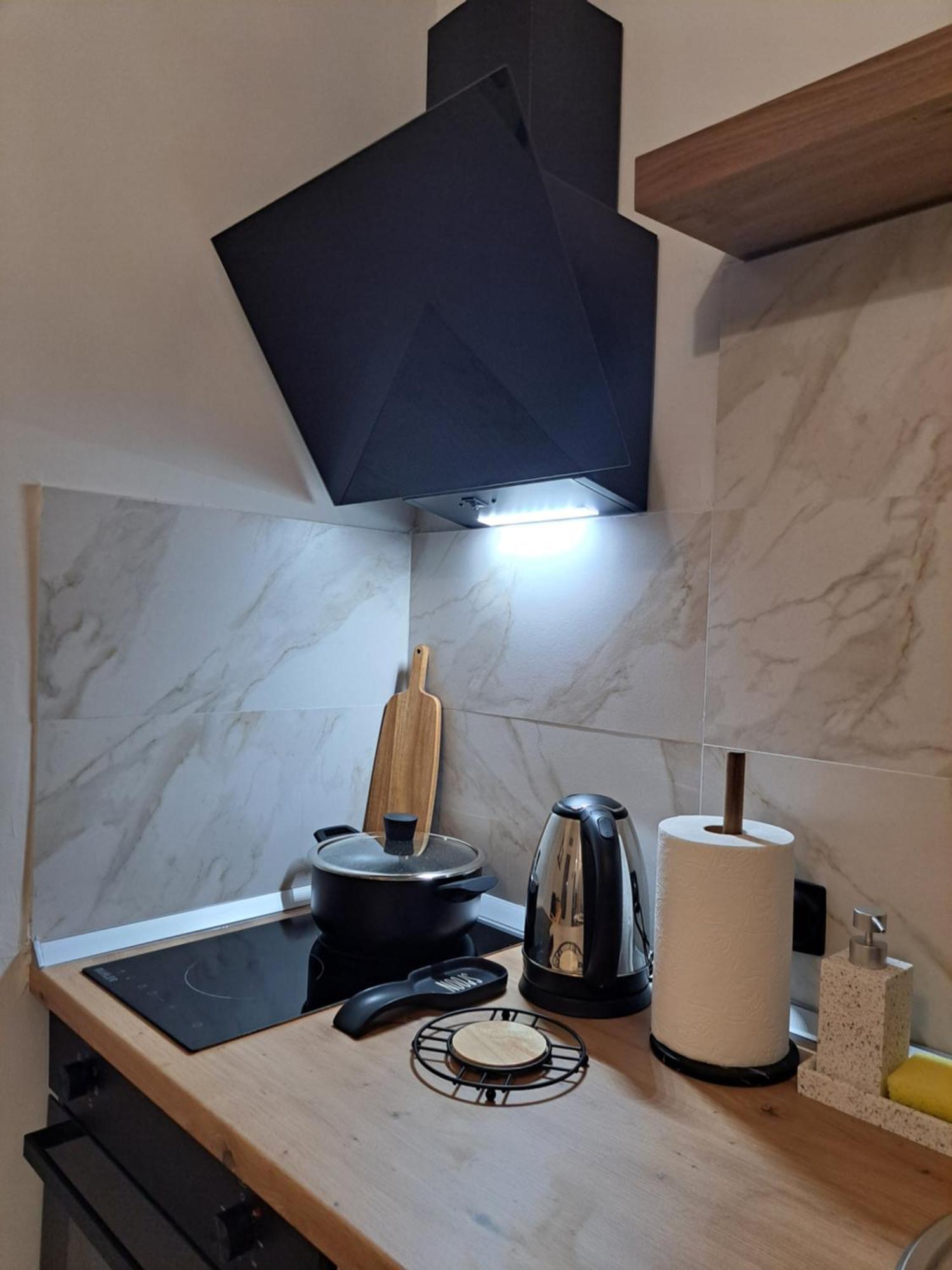 Stylish City Center Apartment Серес Екстериор снимка