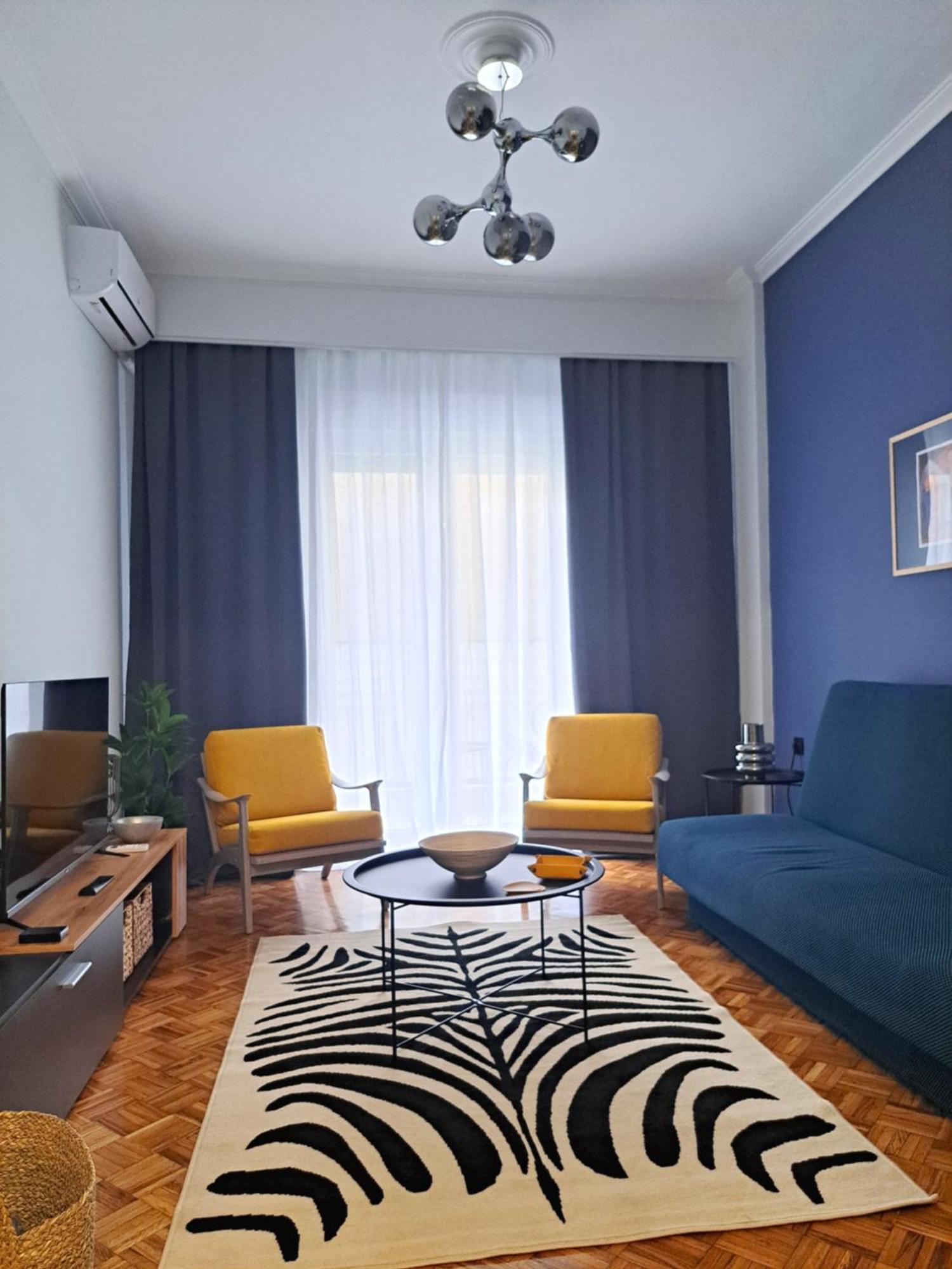 Stylish City Center Apartment Серес Екстериор снимка
