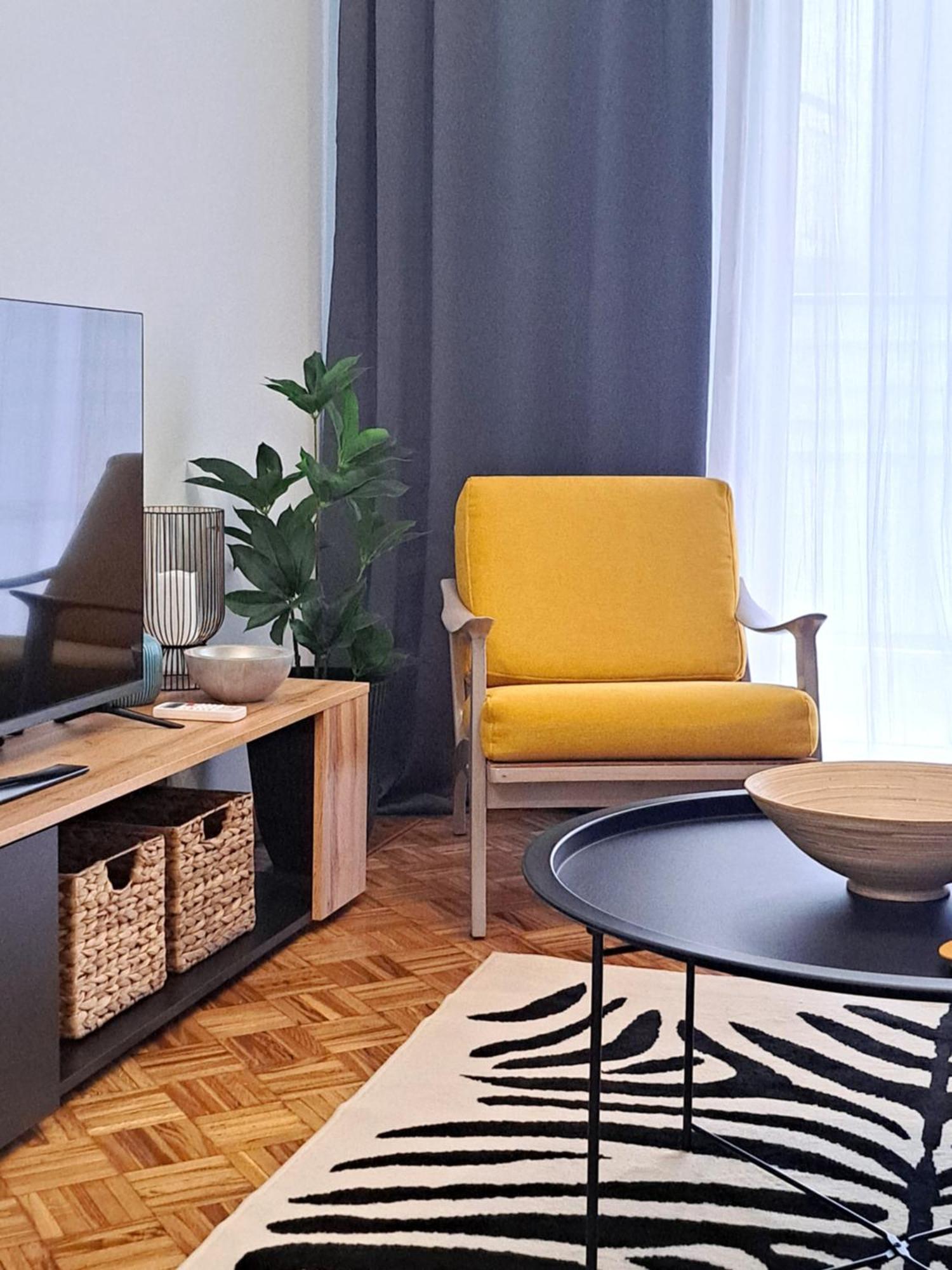 Stylish City Center Apartment Серес Екстериор снимка