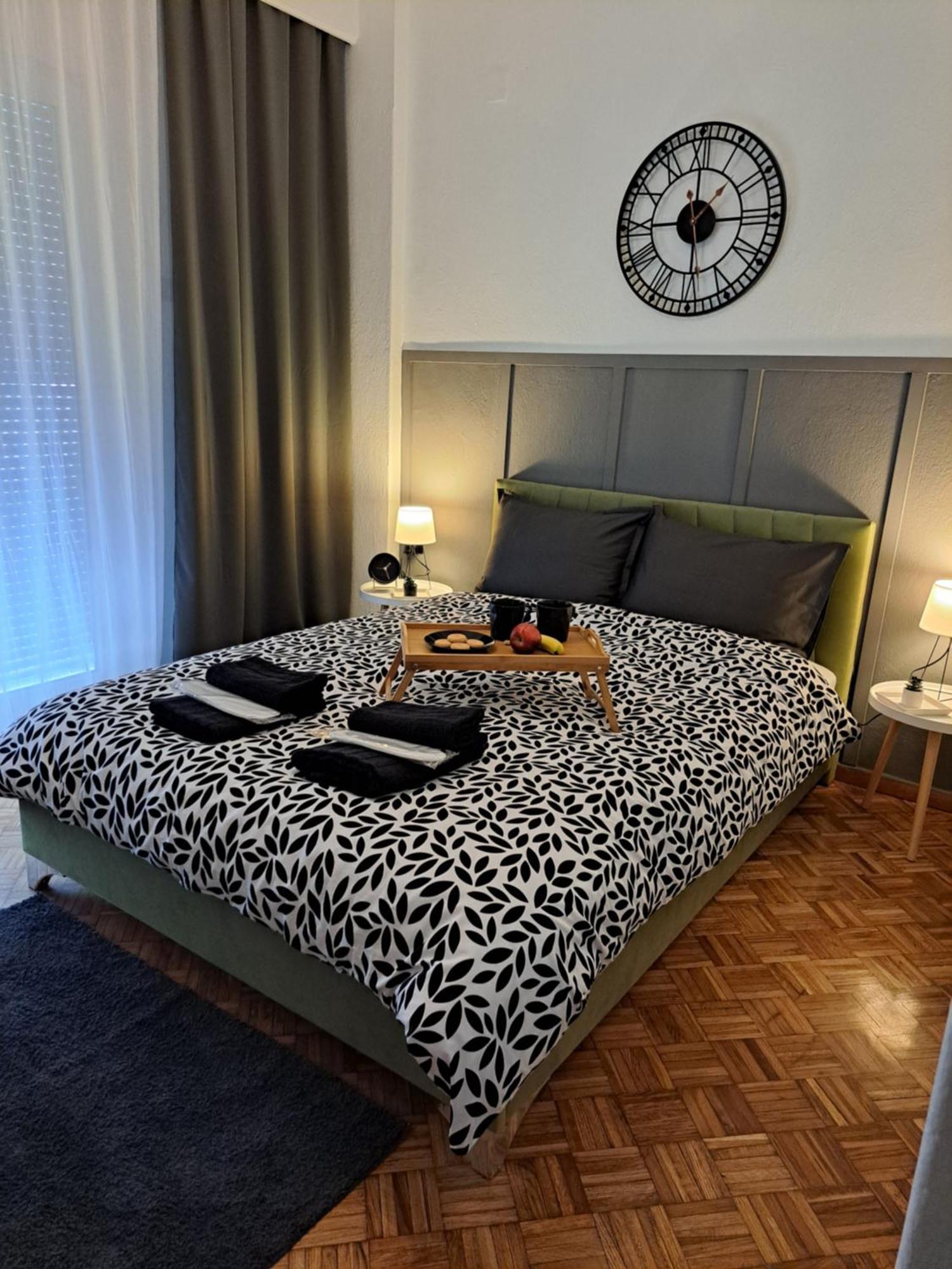 Stylish City Center Apartment Серес Екстериор снимка
