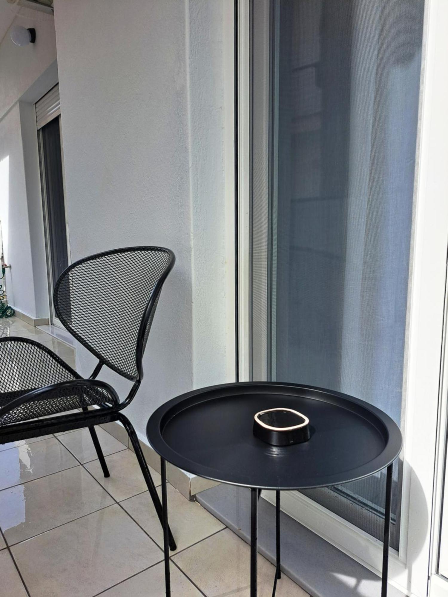 Stylish City Center Apartment Серес Екстериор снимка