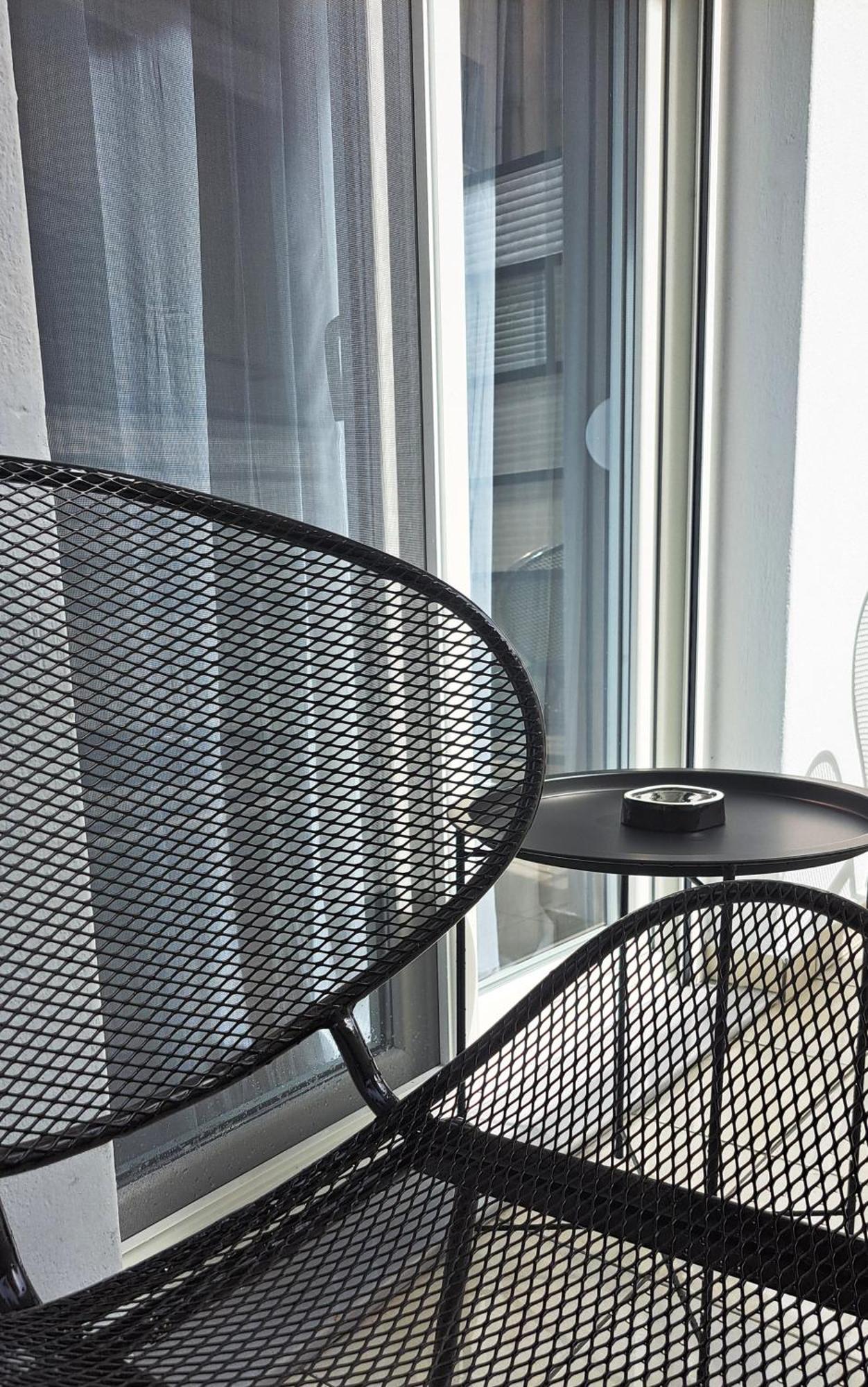 Stylish City Center Apartment Серес Екстериор снимка
