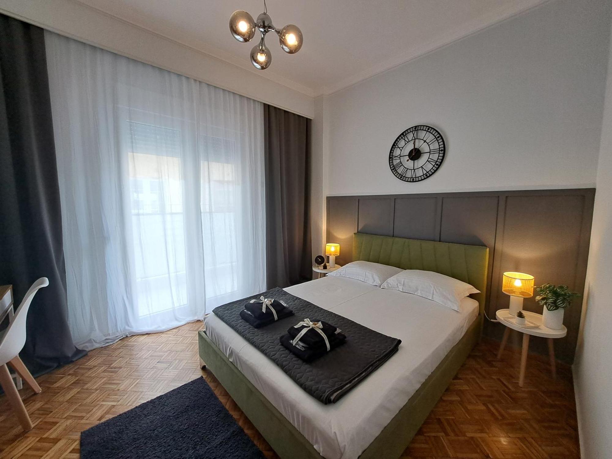 Stylish City Center Apartment Серес Екстериор снимка